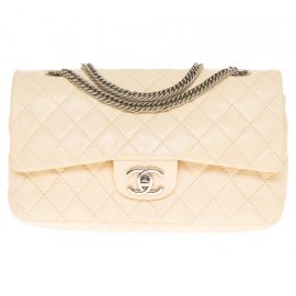 Chanel Classic double Flap shoulder bag in Pink quilted lambskin, SHW, Pink