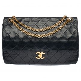 Chanel Timeless/Classic double Flap shoulder bag in black quilted lambskin, GHW, Black